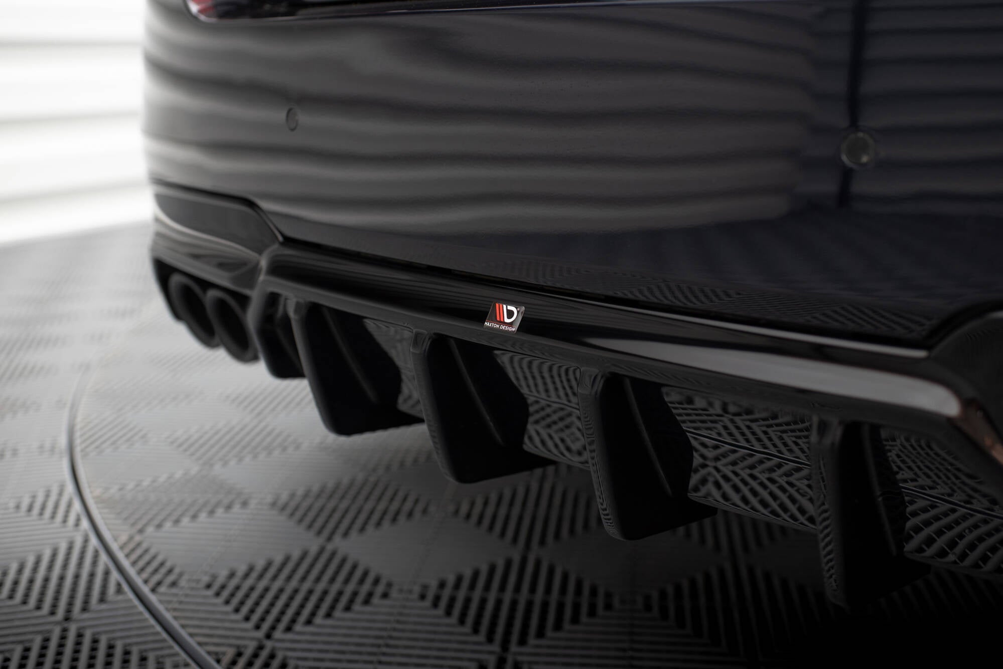 Maxton Design Bakdiffuser V.2 – BMW 5 M - Pack F10 / F11 (to doble eksosuttak)