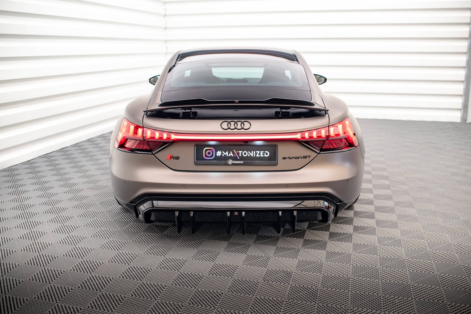 Maxton Design Splitter Kit – Audi e - Tron GT / RS GT Mk1