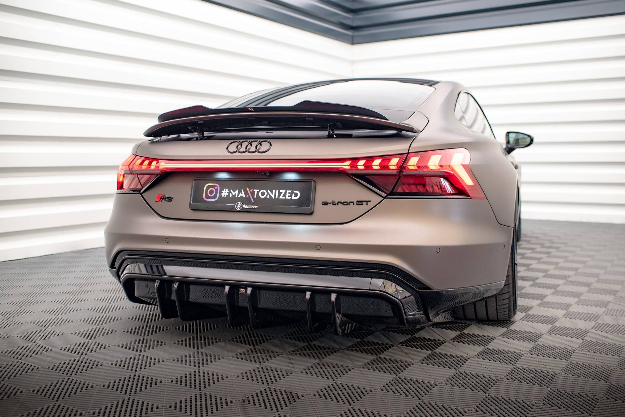 Maxton Design Splitter Kit – Audi e - Tron GT / RS GT Mk1