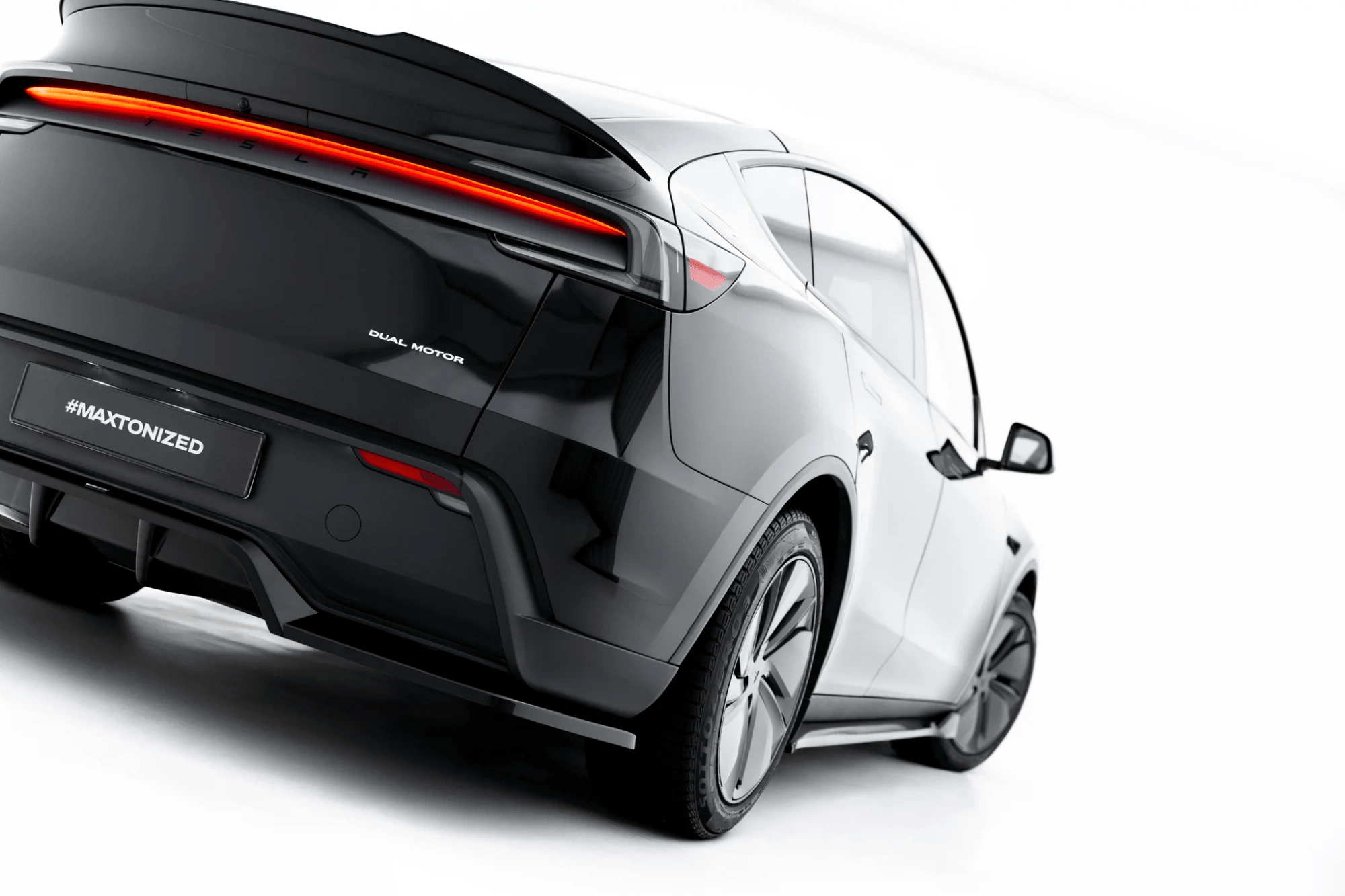 Maxton Design Splitter Kit – Tesla Model Y Premium Mk1 Facelift(Juniper)