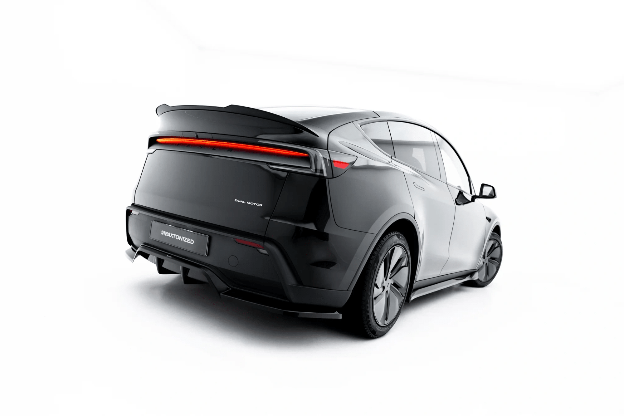 Maxton Design Splitter Kit – Tesla Model Y Premium Mk1 Facelift(Juniper)