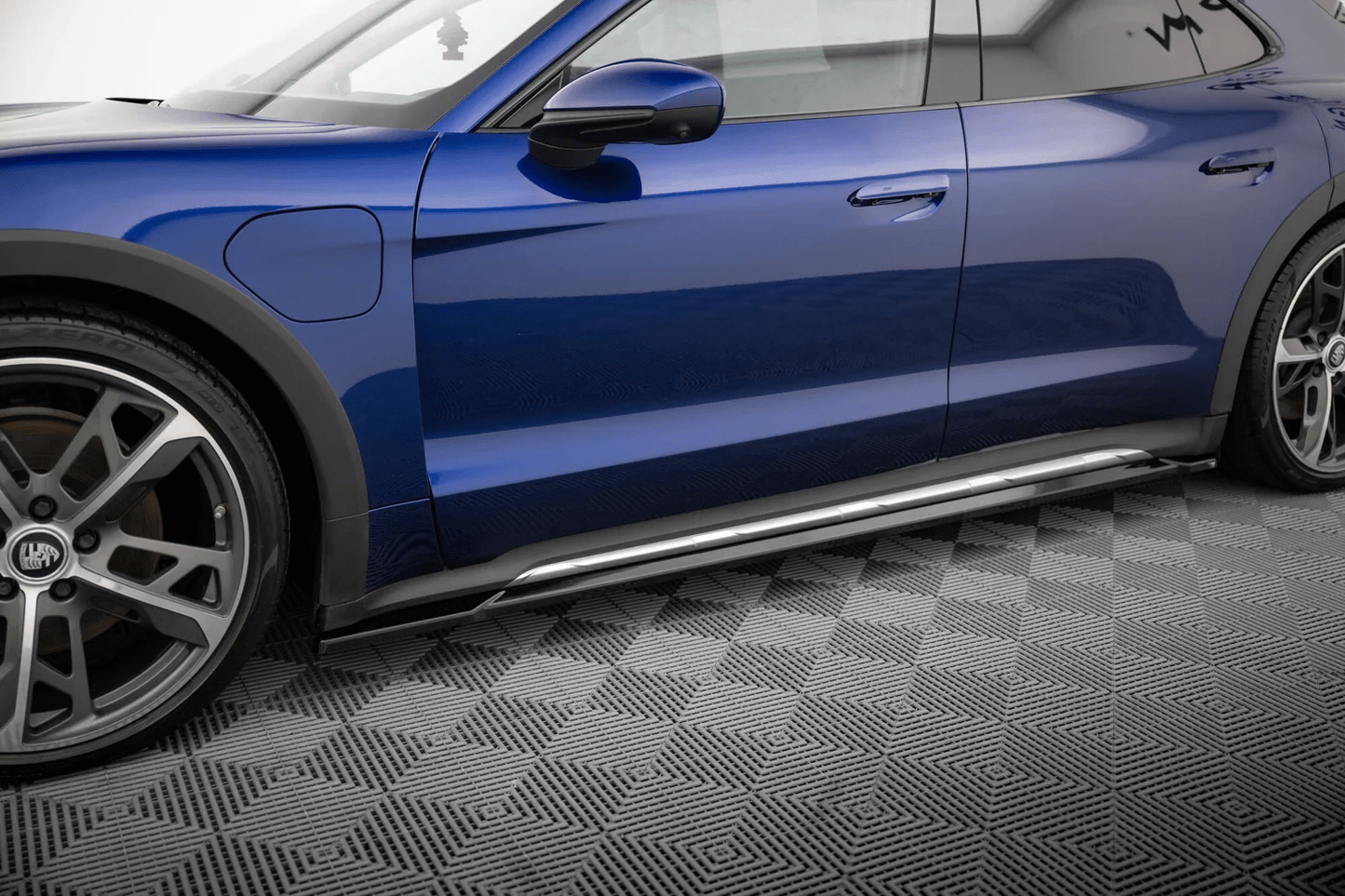 Maxton Design Splitterpakke – Porsche Taycan Cross Turismo 4S