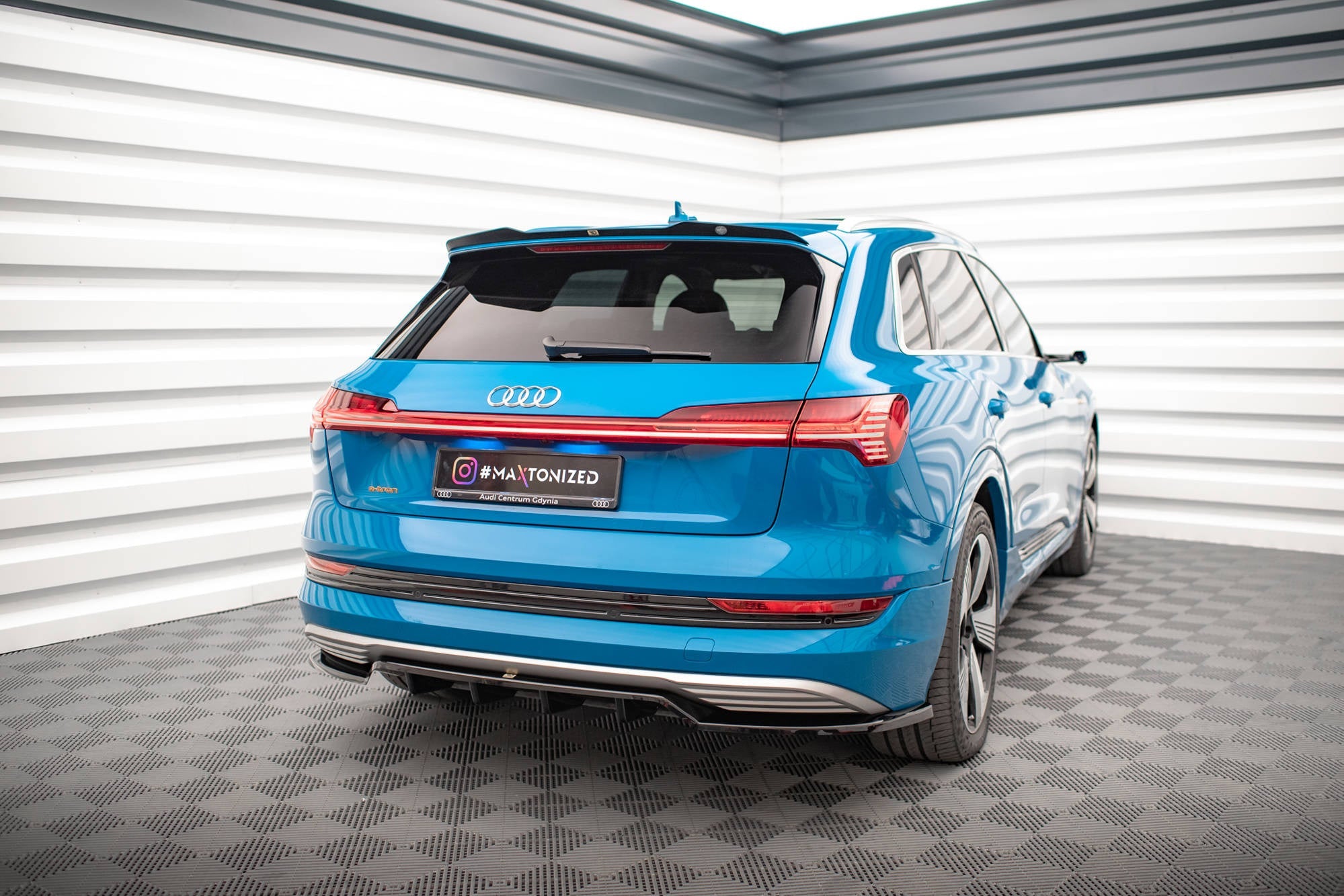 Maxton Upper Spoiler Cap – Audi e - tron
