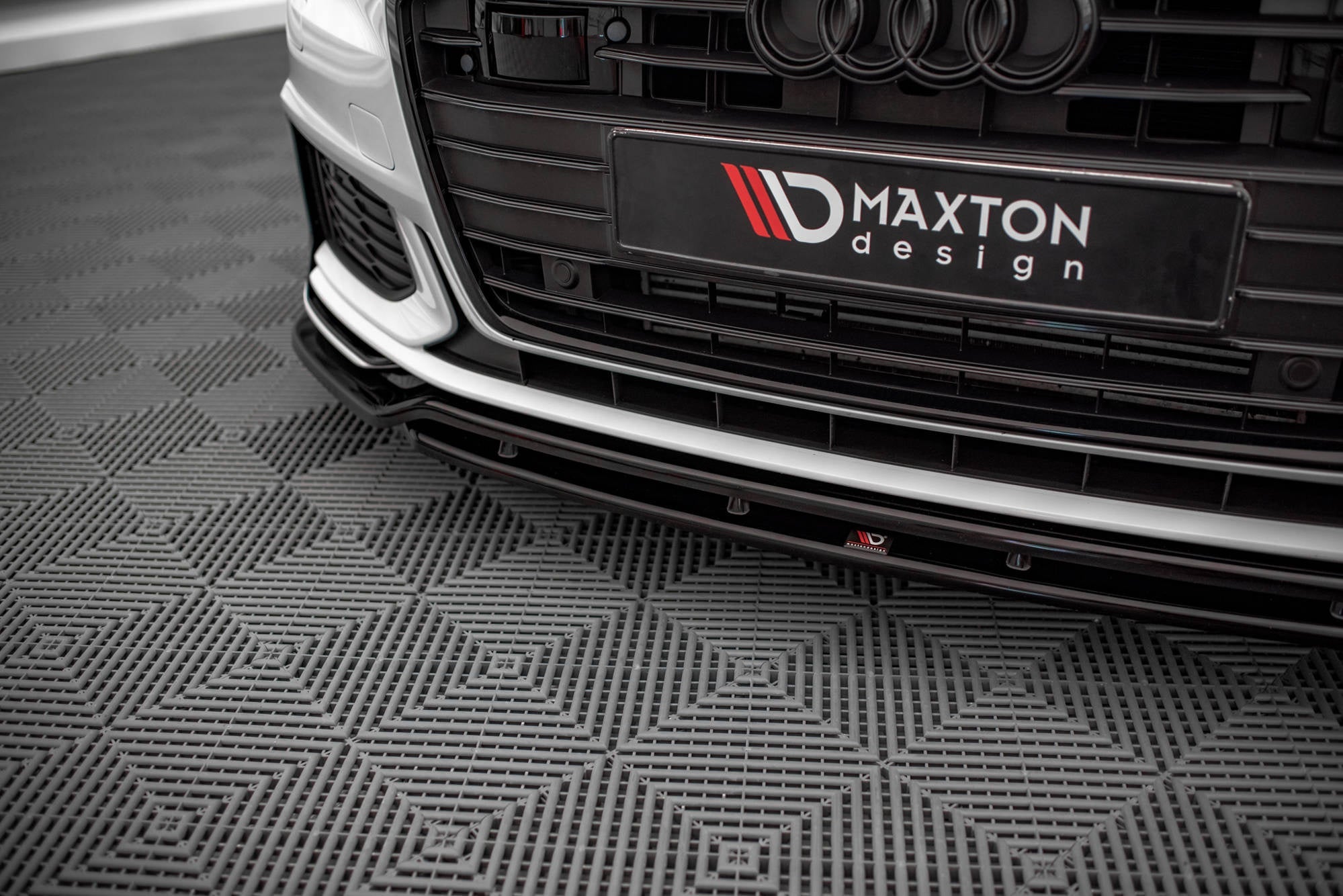 AUDI A6 C8 S - LINE MAXTON FRONTLEPPE V.3