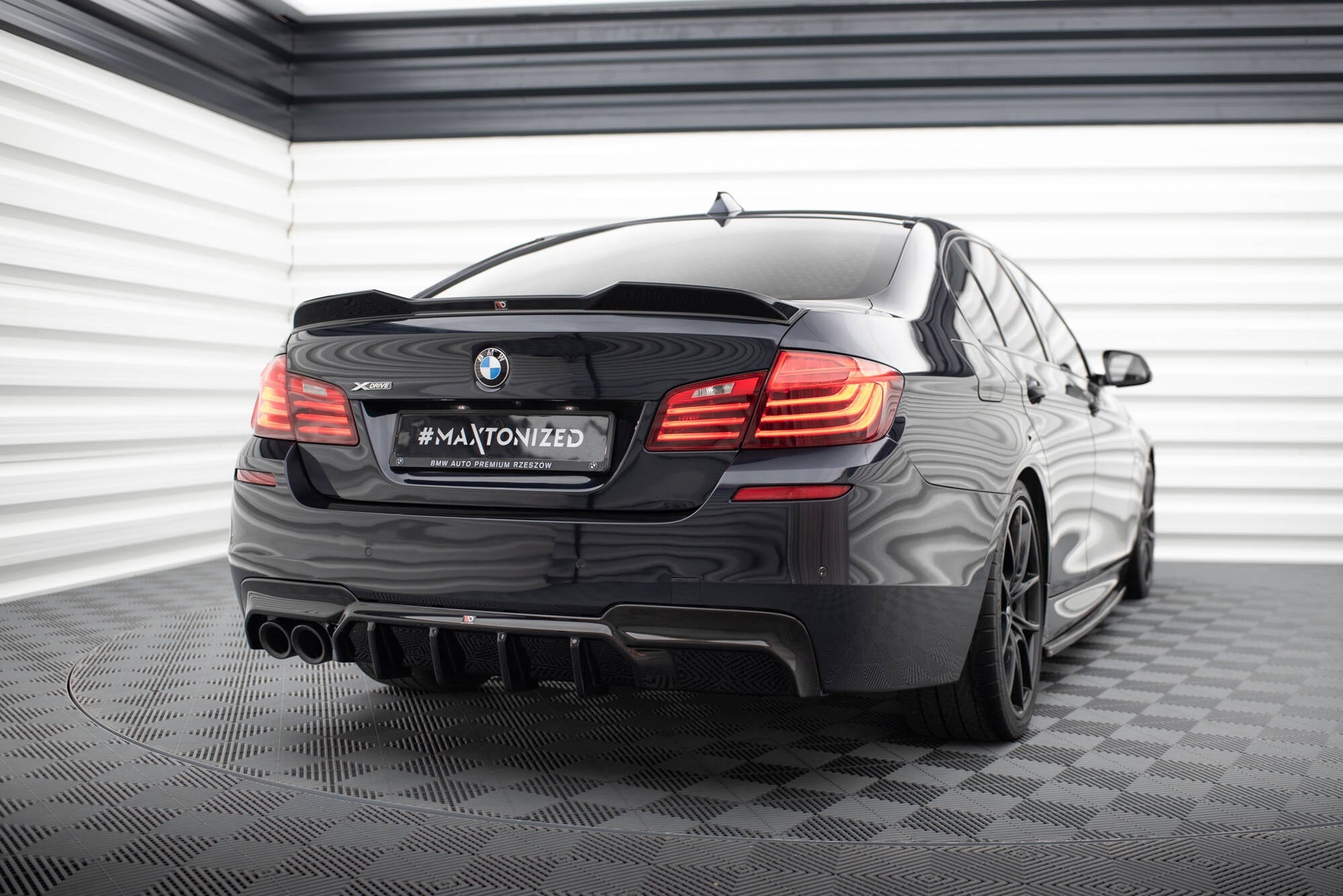 Maxton Design Bakdiffuser V.2 – BMW 5 M - Pack F10 / F11 (dobbel eksos én side)