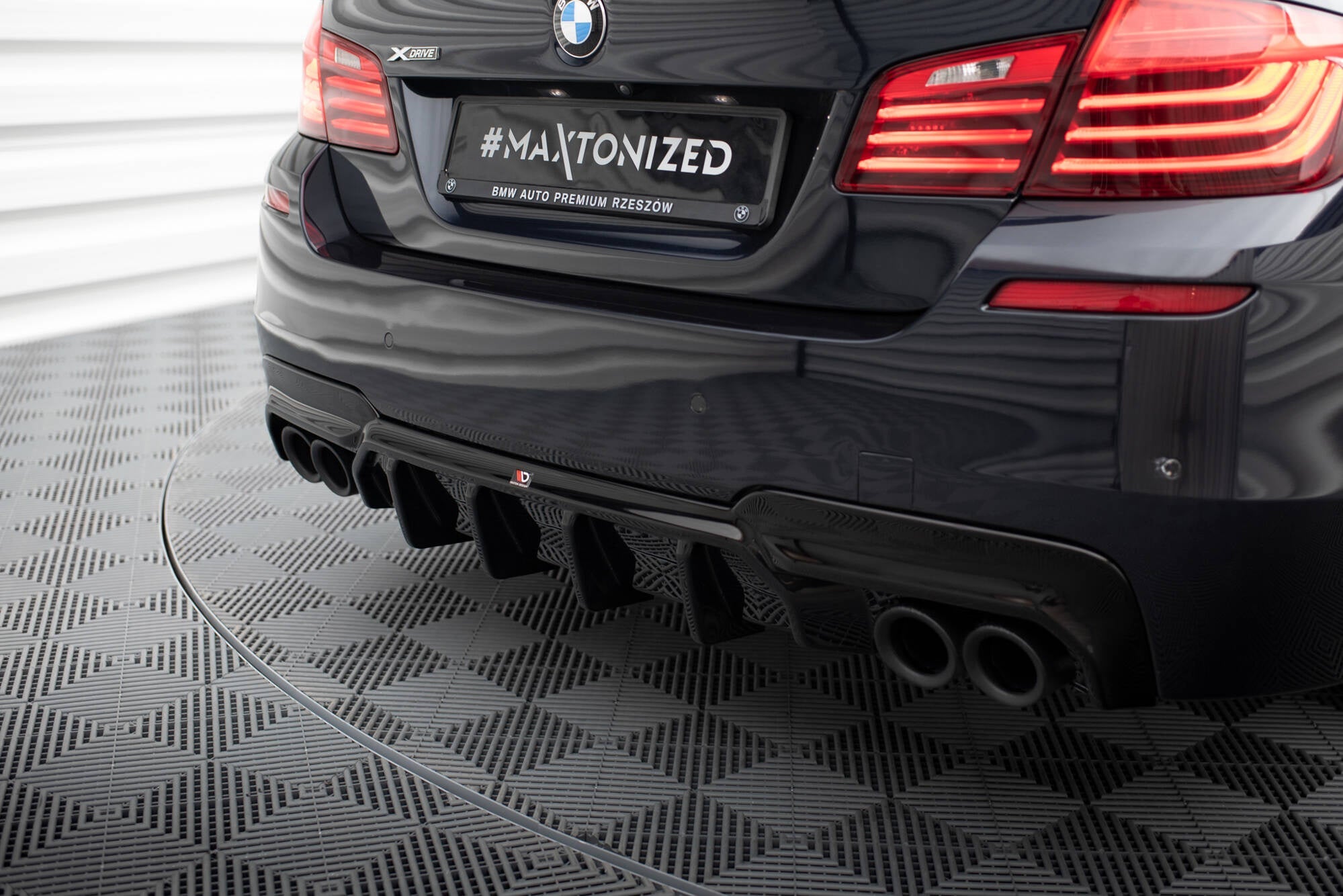 Maxton Design Bakdiffuser V.2 – BMW 5 M - Pack F10 / F11 (to doble eksosuttak)