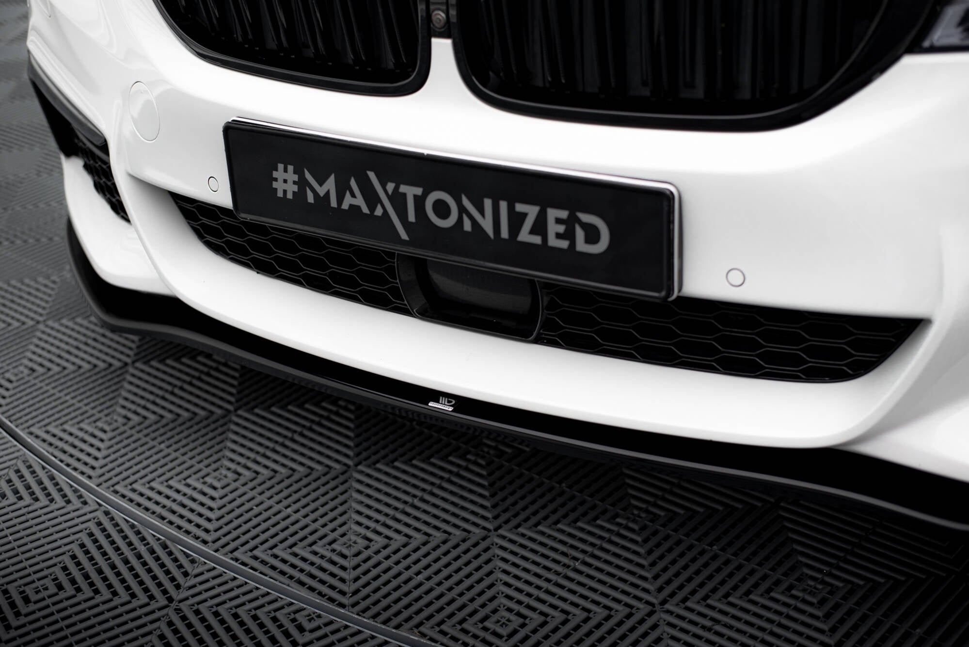 Maxton Design Frontsplitter V.2 – BMW 5 M - Pack / M550d / M550i G30 / G31