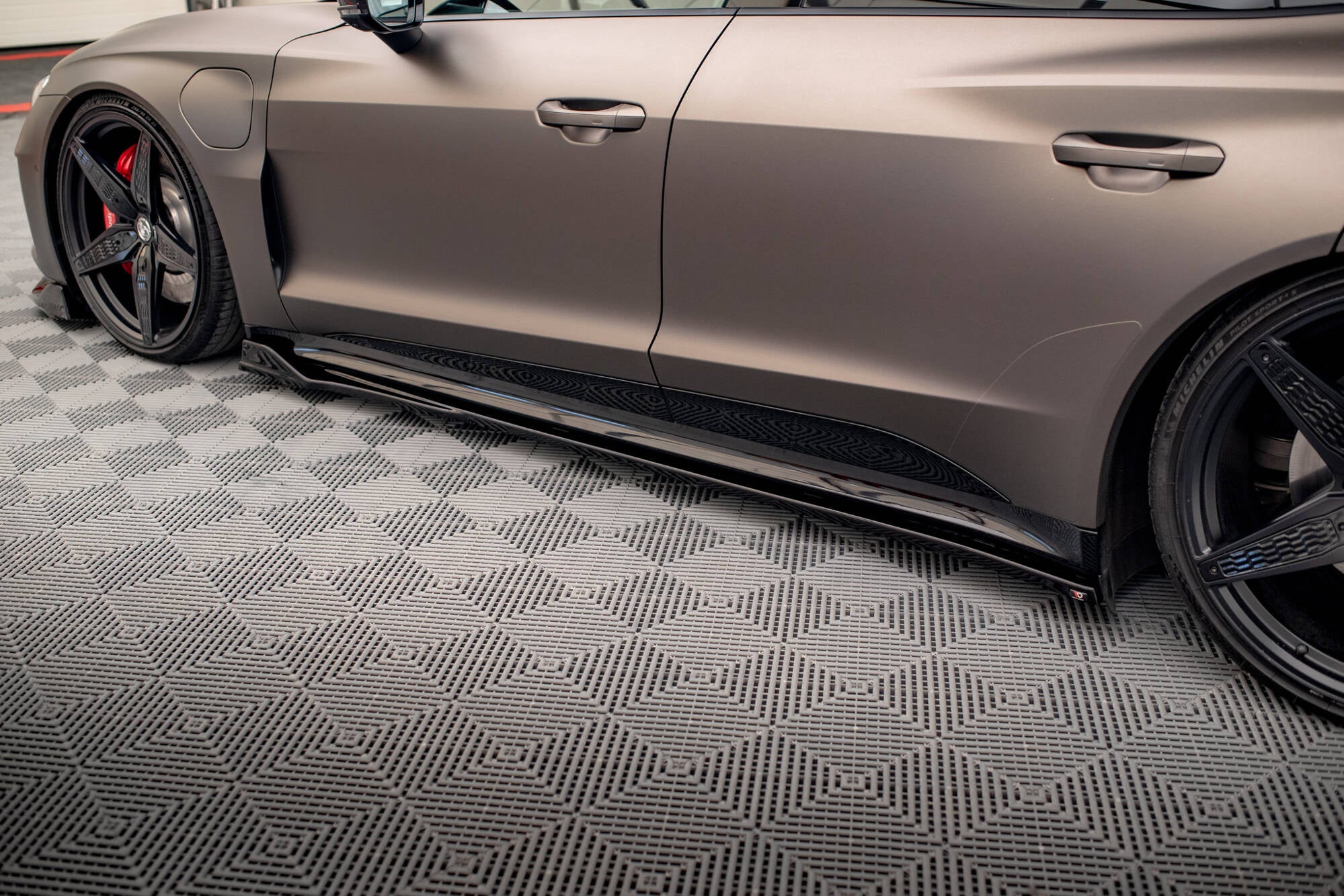 Maxton Design Splitter Kit – Audi e - Tron GT / RS GT Mk1