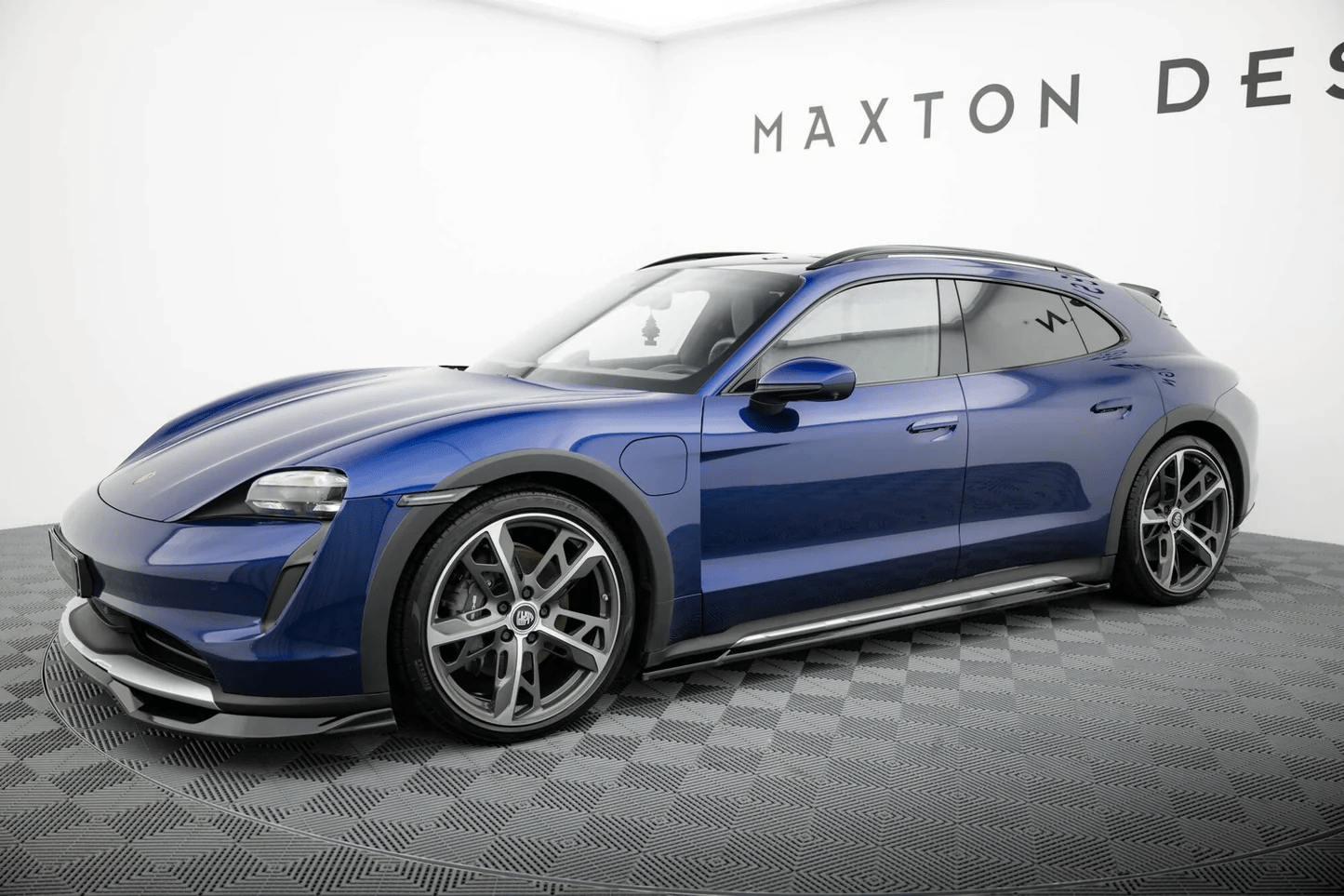 Maxton Design Splitterpakke – Porsche Taycan Cross Turismo 4S